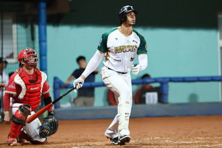 魔鷹本季第23轟、林家鋐生涯首轟  雄鷹擊退龍隊