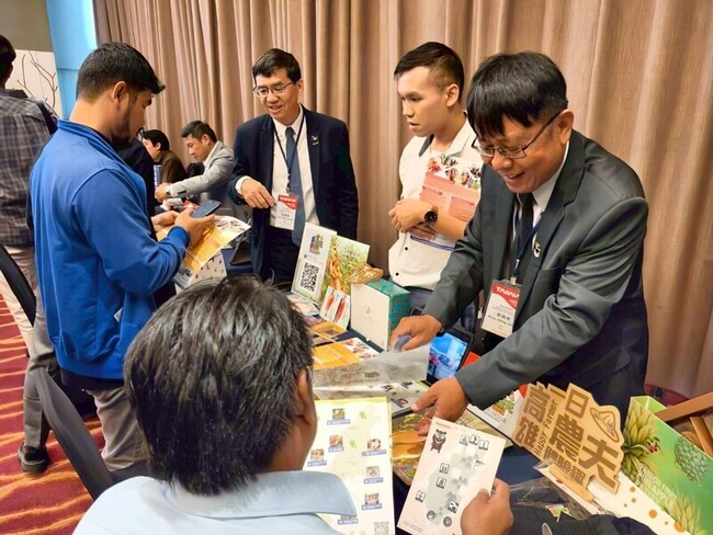 高雄農村旅遊推廣　「一日農夫」遊程印尼亮相 | 華視新聞