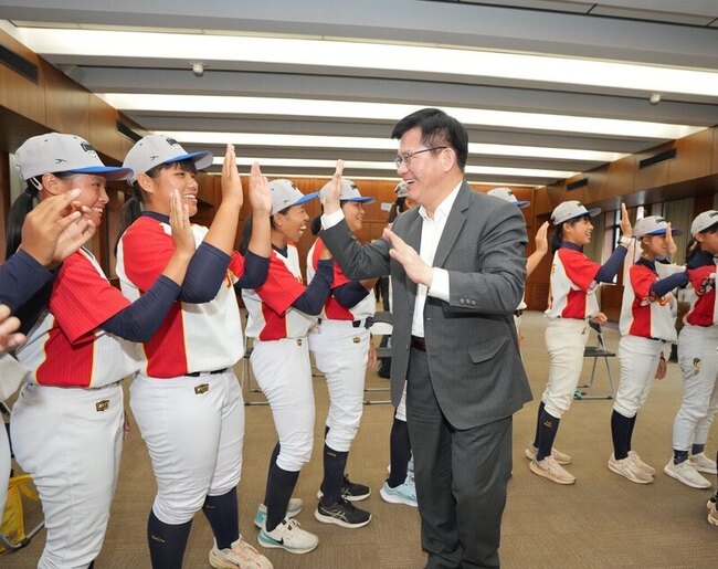 林佳龍賀北投國中女壘奪冠　肯定重要里程碑 | 華視新聞