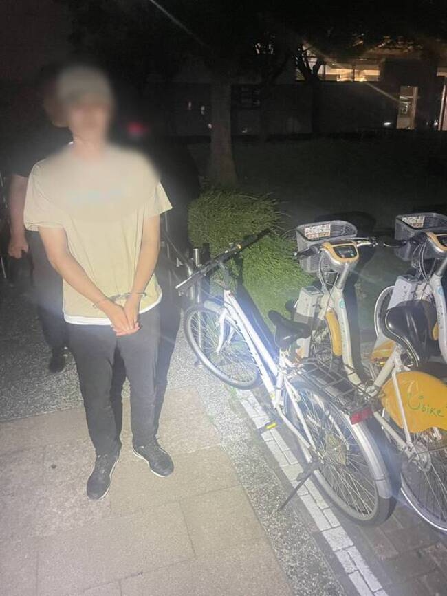 高雄竊嫌連偷未上鎖汽車10萬　警新竹逮人建請聲押 | 華視新聞