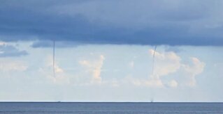 蘭嶼海面罕見雙水龍捲　台東氣象站：強烈對流擾動