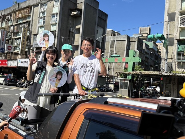 民眾黨拚核三公投　黃國昌率隊車掃投票日辦快閃宣傳 | 華視新聞