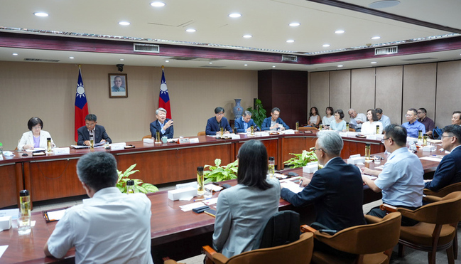 與醫材業者座談　經長提6大因應做法助升級轉型 | 華視新聞