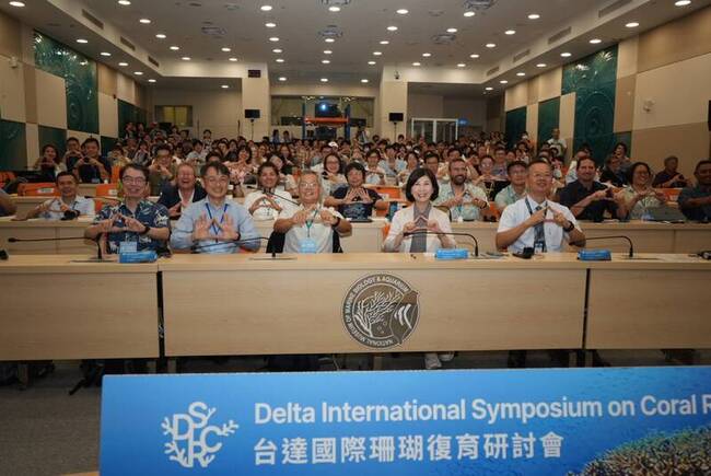 台達國際研討會登場  培育耐熱珊瑚機器手臂首亮相 | 華視新聞