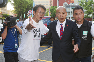 黃國昌：網紅肉搜未成年小孩　違法變態