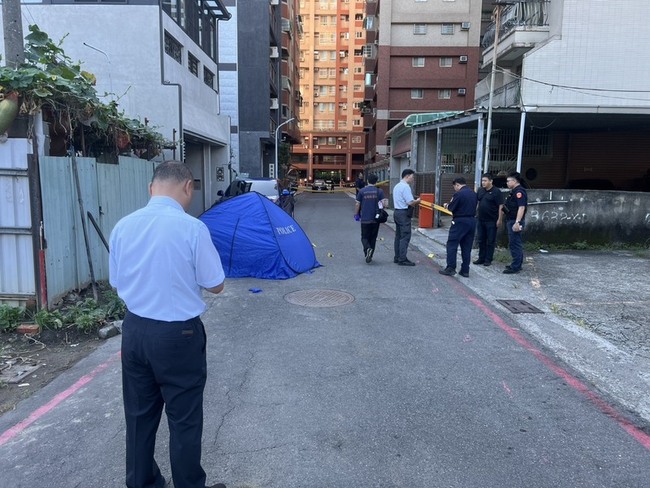 高雄通緝犯當街中5槍身亡　警初判債務糾紛結怨 | 華視新聞