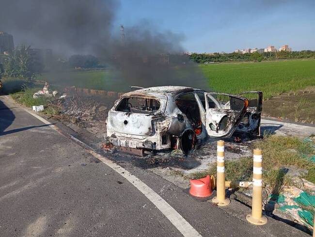 高雄左營通緝犯當街中5槍身亡 嫌犯逃逸燒車滅證 | 華視新聞