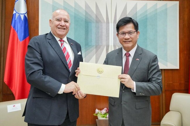 林佳龍接受3大使呈遞到任國書副本　交換合作意見 | 華視新聞