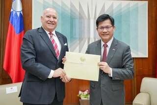 林佳龍接受3大使呈遞到任國書副本　交換合作意見