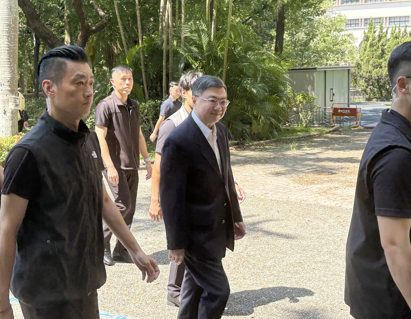 核三重啟公投日 行政院長卓榮泰前往投票