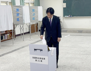 核三重啟公投　總統賴清德回台南投票