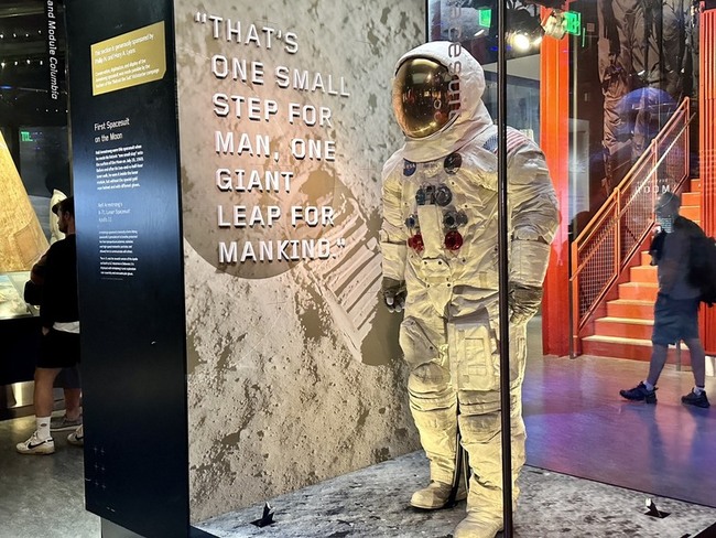 美博物館收藏阿姆斯壯太空衣　台志工傳承跨世代記憶 | 華視新聞