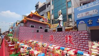 雲嘉中元祭典祭祀開跑　1500萬真鈔堆砌城門吸睛
