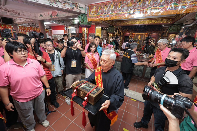 基隆中元祭老大公廟開龕門  邀好兄弟享陽間供奉 | 華視新聞