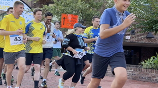 華府路跑挺烏克蘭  參與者著傳統刺繡衫展國家韌性