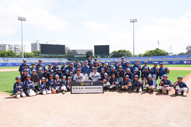 悍將棒球教室　鳥谷敬、秋山拓巳指導少棒球員 | 華視新聞