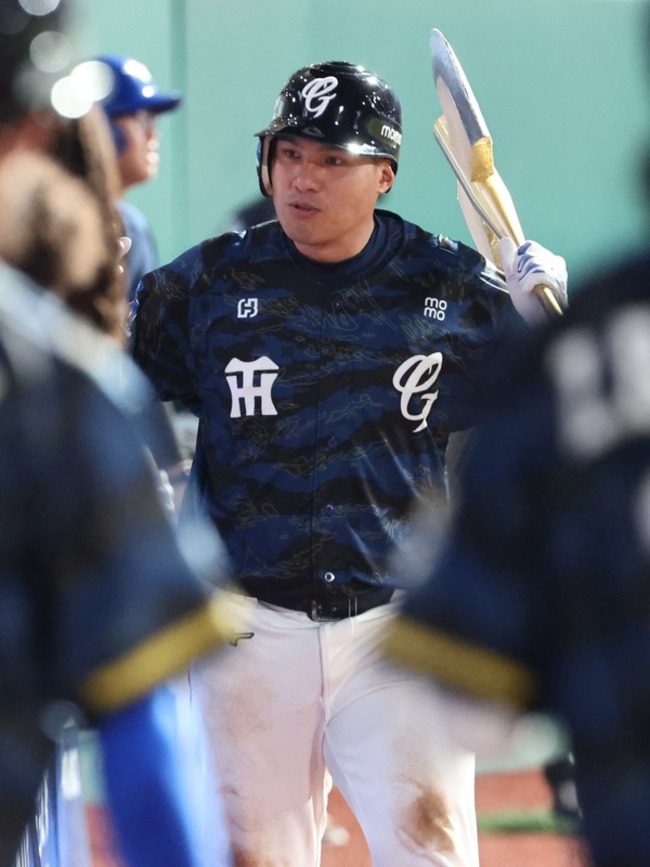 張進德開轟留紀念  期待與張育成同場轟畫面會很美 | 華視新聞