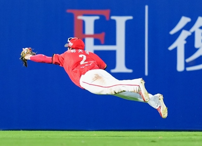 曹祐齊好投助龍勝　郭天信美技讓人想起林哲瑄 | 華視新聞