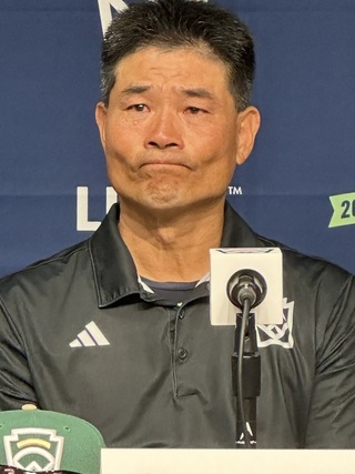 威廉波特少棒台灣奪總冠軍　總教練賴敏男淚灑記者會