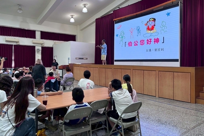 弘光科大師生暑期深入偏鄉　促進老幼共學與傳承 | 華視新聞