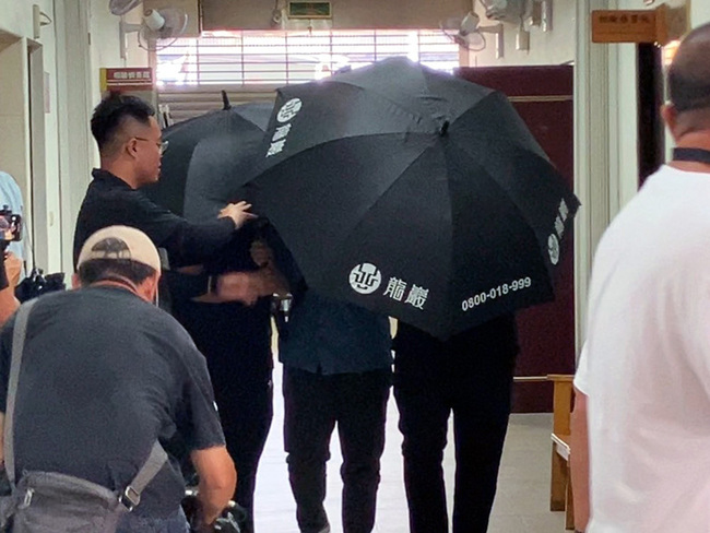 高雄左營槍擊案第4天  橋檢複驗、家屬不發一語 | 華視新聞