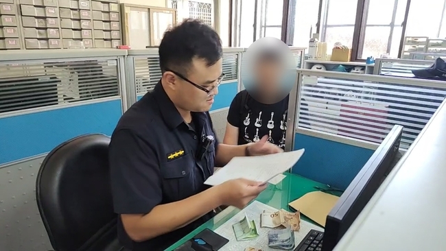 義籍旅客皮夾掉小黃  台中警靠1吉他撥片物歸原主 | 華視新聞