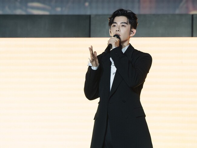 蕭子墨登全球OTT大獎舞台　演唱自創曲融入韓文 | 華視新聞