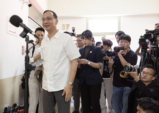 國民黨主席選舉　朱立倫盼盧秀燕三思再考慮