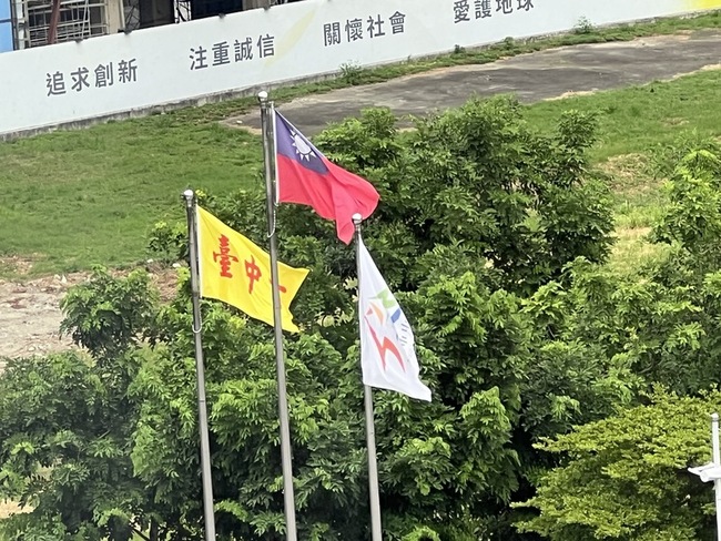 80年台中市旗屢挨批醜　新款結合湖心亭正式啟用 | 華視新聞