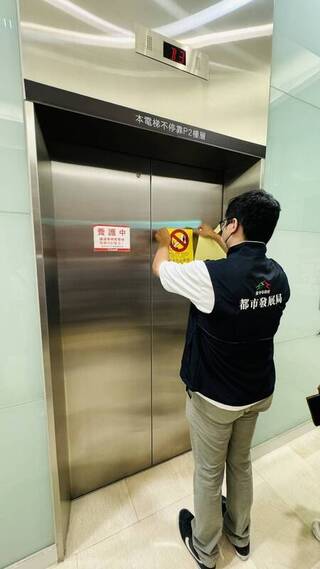 台中大遠百1電梯故障　中市府勒令停止使用將安檢