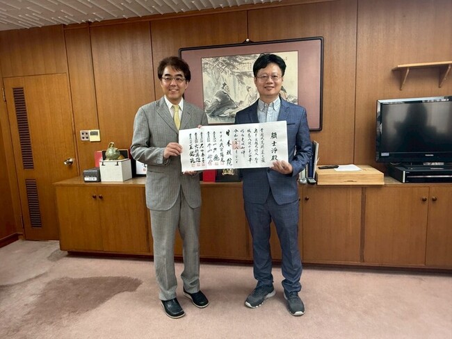 東華大學顏士淨研發AI圍棋  日本棋院頒八段證書 | 華視新聞