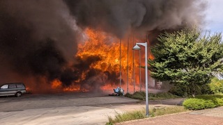 桃園龜山樣品屋火警無人傷亡 消防持續灌救