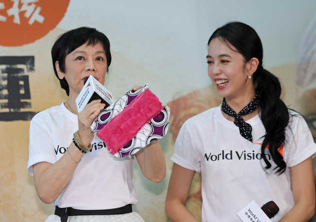 張艾嘉難想像月經貧窮　最不捨戰爭兒童驚恐眼神 | 華視新聞