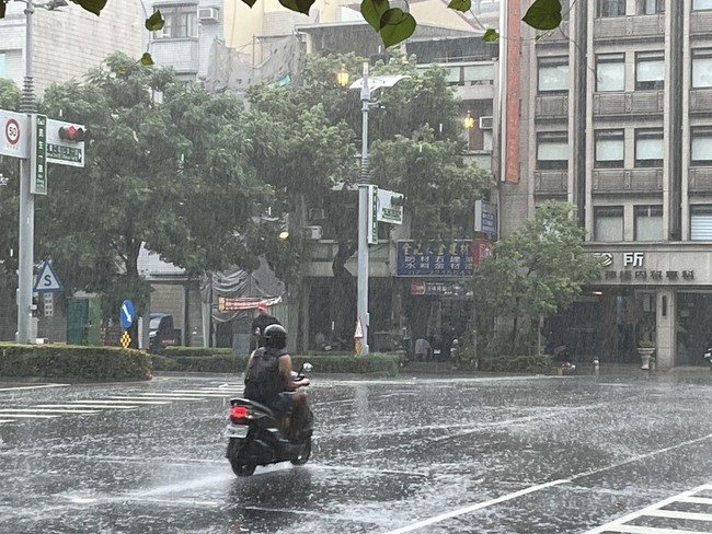 高雄大雷雨　旗津3227戶停電搶修中 | 華視新聞