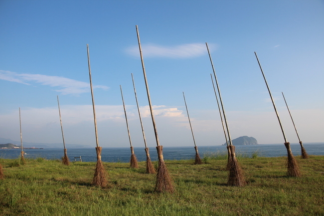 8年不堪風雨摧殘　基隆飛天掃把裝置藝術將退場 | 華視新聞
