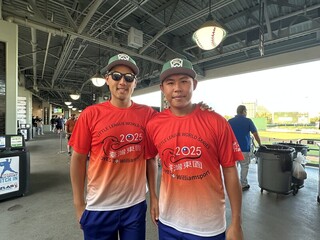 「帥一下」教練駱政宇與啦啦隊合影  台灣小將：女朋友來了