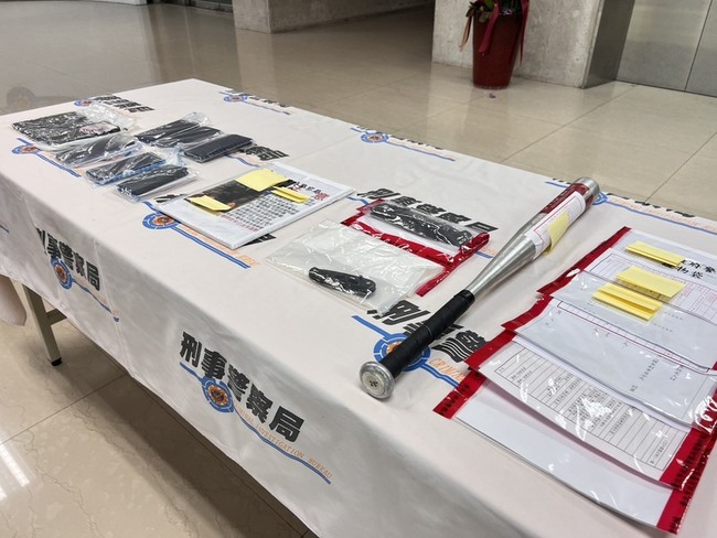 幫派開地下錢莊涉暴力恐嚇借款人　警逮8嫌送辦 | 華視新聞