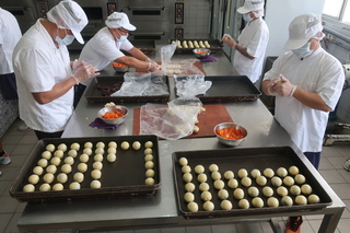 彰化監獄月餅增至10萬顆　預購首日引發搶購潮