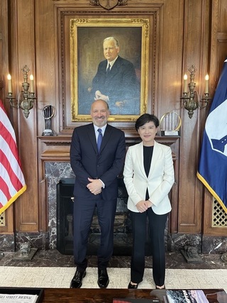 鄭麗君赴美談判酒店視訊？政院公布與美方會面照闢謠