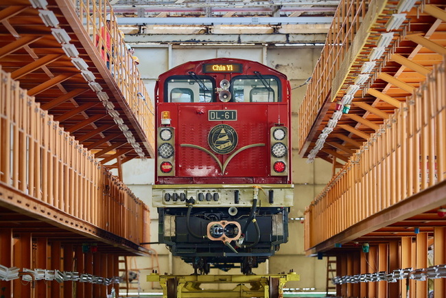 阿里山林鐵新列車森里號運抵嘉義　115年投入營運 | 華視新聞