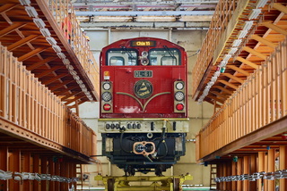 阿里山林鐵新列車森里號運抵嘉義　115年投入營運