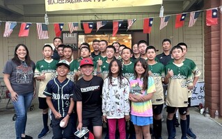 東園少棒美西慶功圈粉  勝利故事鼓舞亞裔小朋友逐夢