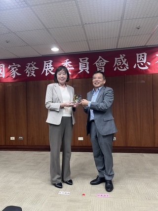 劉鏡清：下一代未來在AI  有矽光子台灣永遠第一大國