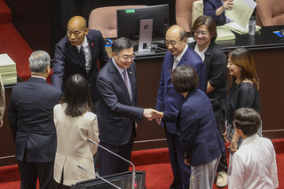 卓榮泰感謝朝野通過民眾所需法案　啟動未來好開端