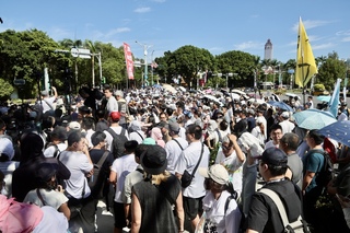 民眾黨北市街頭辦活動  遭警方舉牌制止