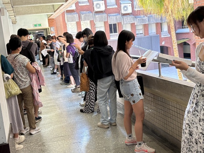 環境部淨零綠領人才培育測驗登場　到考率逾9成 | 華視新聞