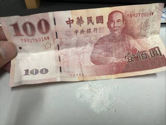 紙鈔藏毒躲加油站廁所欲拉K　台南男子被逮送辦 | 華視新聞