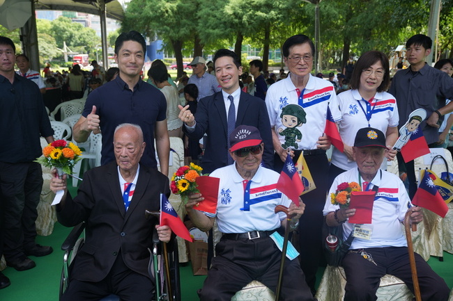 欣欣百貨首辦敬軍嘉年華　嚴德發：強化榮民照顧服務 | 華視新聞