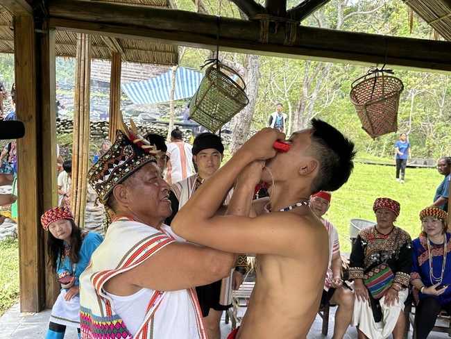 消失百年傳統　台東布農族重現拔牙儀式成年禮 | 華視新聞