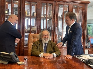 不妥協快時尚、廉價代工  義頂尖設計師堅持手工魂